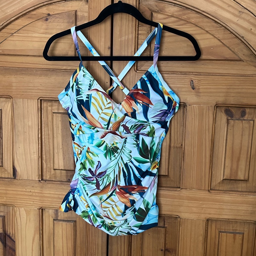 NWOT OCEAN BLUES Tankini Top
